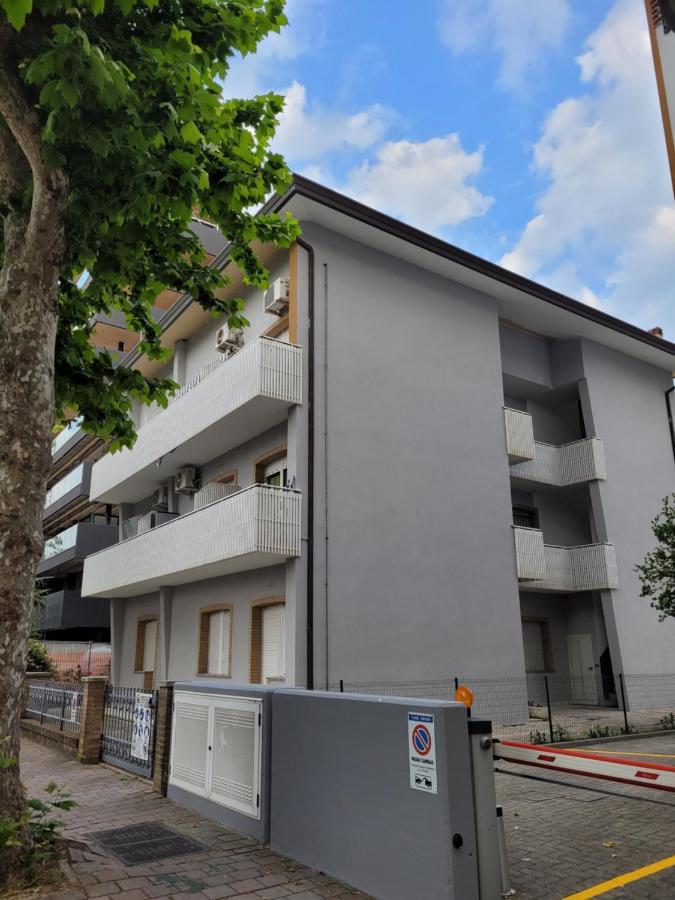 Villa Sonia Apartment & Rooms Lignano Sabbiadoro Exterior foto